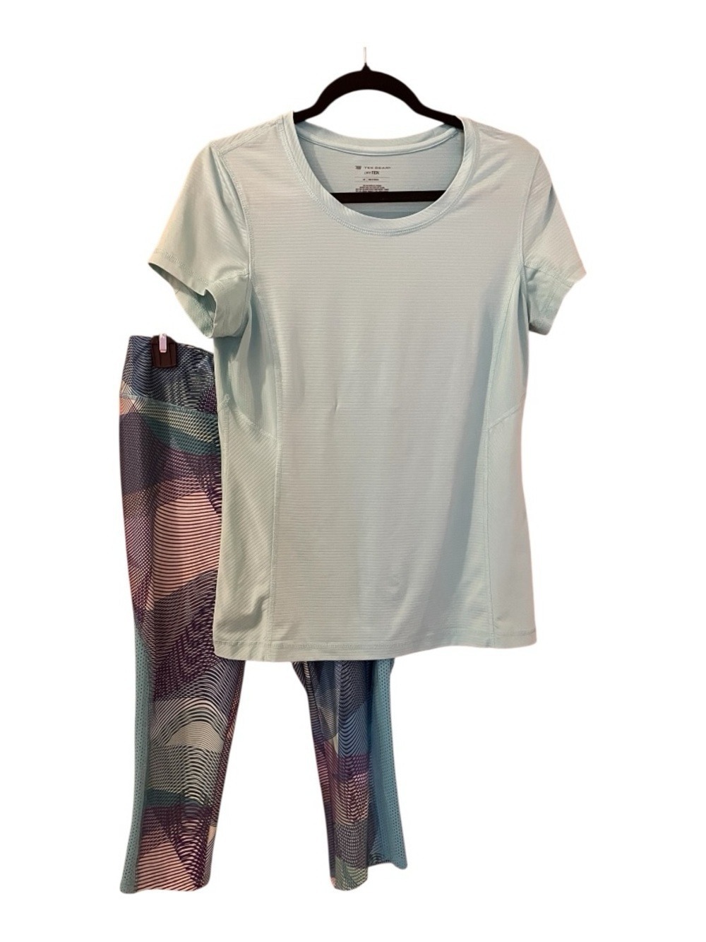 Danskin Now Dri-More Performance Capri Leggings & Tek Gear DryTek Shirt, Size M